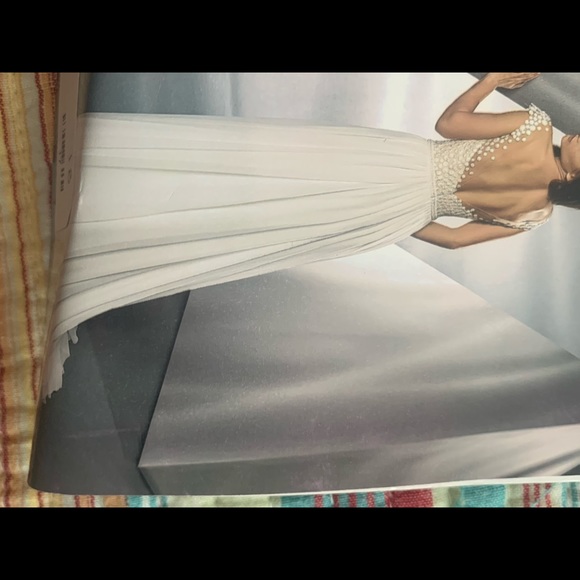 Wedding dress - Picture 2 of 9